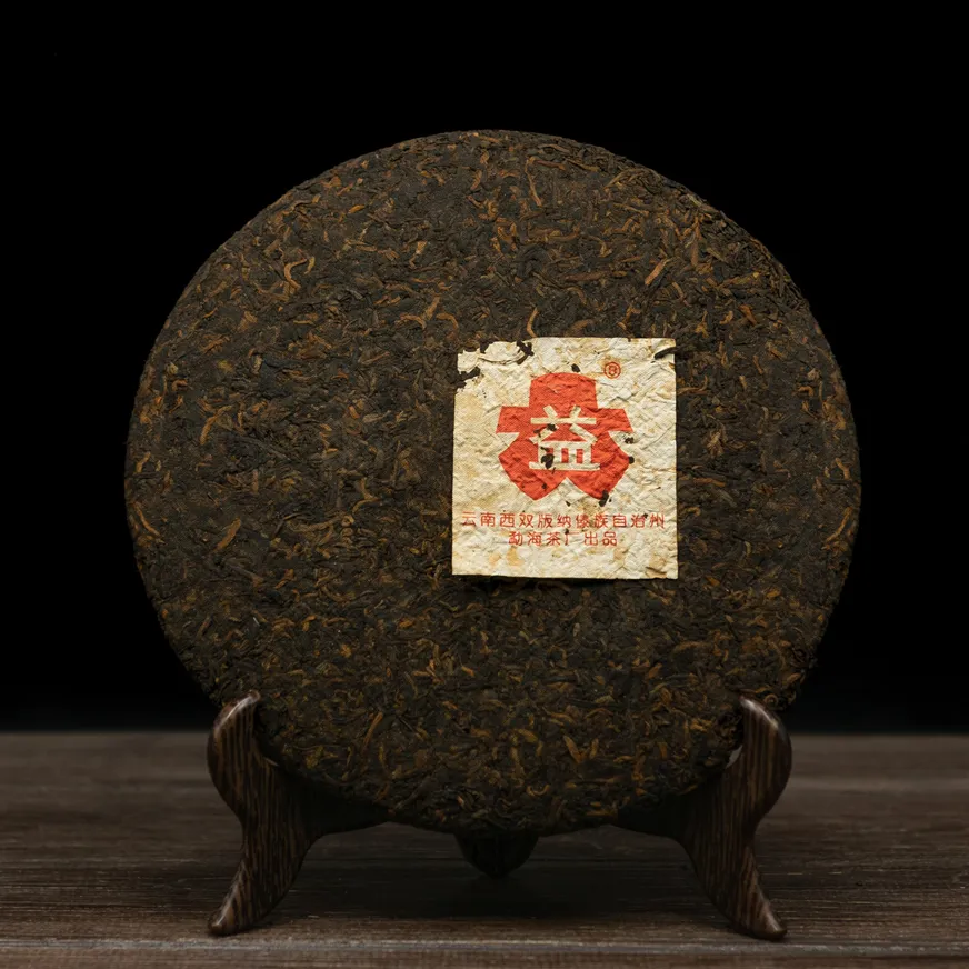 Шу Пуэр «Красный Да И рецепта 7262» 357 грамм 2003 год, Фото Шу Пуэр «Красный Да И рецепта 7262» 357 грамм 2003 год, Картинка